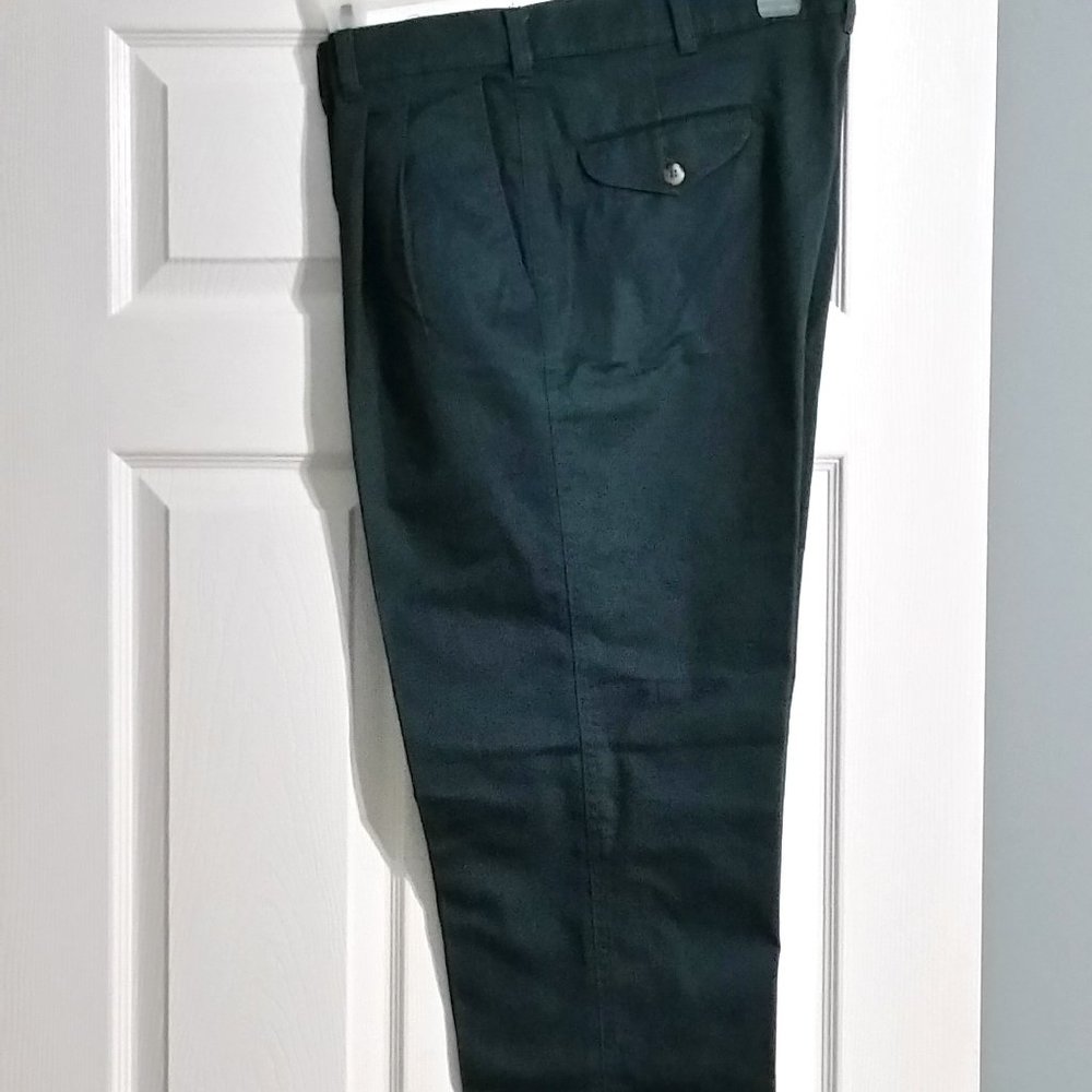 Farah Men's dark green cotton no wrinkle pleated